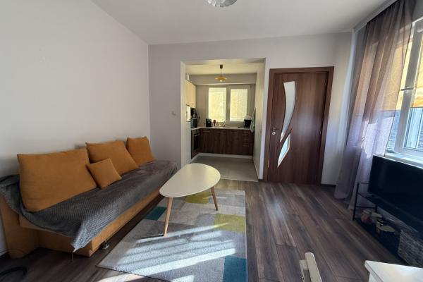 Уютен двустаен апартамент със собствена слънчева веранда в Цветен квартал